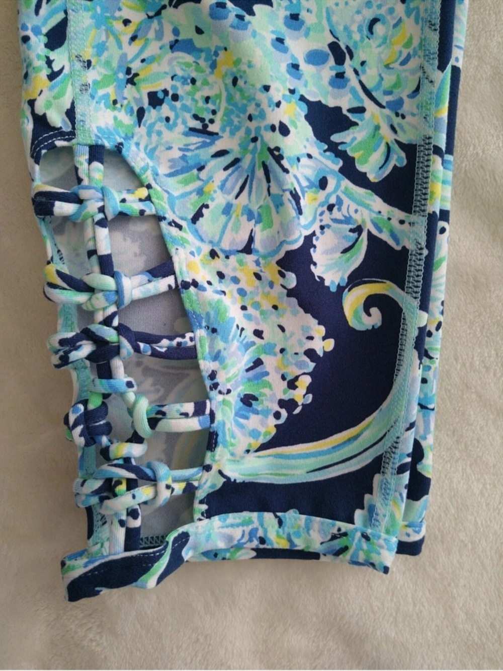 Lilly Pulitzer Navy, Aqua & Pink Floral Capri Leggings NWOT - Picture 3 of 10